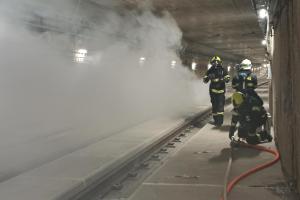 V tunelu hořela tramvaj