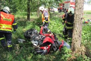 Muselo to být? Další motorkář nepřežil, střetl se v Býšti s osobním autem (VIDEO)