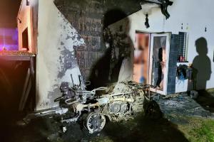 Požár čtyřkolky u rodinného domu v Opavě způsobil škodu za 350 tisíc korun