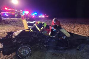 Dvě osobní auta v sobě, v nich zranění lidé a vyděšený pes
