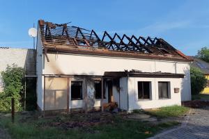 Požár domu v Liblicích likvidovalo pět jednotek. Škoda za 2 miliony