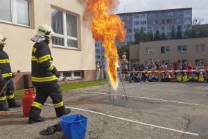 Pátku třináctého se nebojte! Hasiči na stanicích přivítali davy návštěvníků Pátku třináctého se nebojte! Hasiči na stanicích přivítali davy návštěvníků