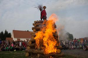 Aby Filipojakubské ohně nehořely, kde nemají. Ohláška hasičům předem Aby Filipojakubské ohně nehořely, kde nemají. Ohláška hasičům předem