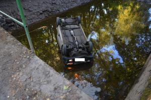 Pád auta do řeky na Brněnsku nepřežili dva lidé. Muž a žena