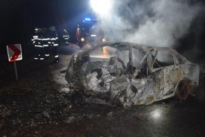 Havárie na Příbramsku s ohnivým peklem. Řidič v autě uhořel