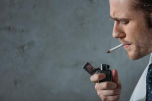 Slavil a pak usnul s cigaretou v posteli. Zapálil si dům na Krnovsku