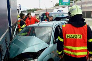 Dvě hodiny trpělivosti. Karambol osobáku zablokoval dálnici D1