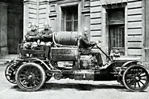 Automobilová stříkačka z roku 1912 Automobilová stříkačka z roku 1912
