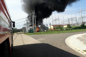 Požár v rozvodně nedaleko Otrokovic zaměstnal několik jednotek hasičů