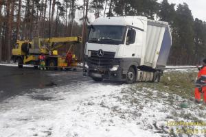 Hasiči zasahovali na Plzeňsku u tří nákladních vozidel. Sjela mimo vozovku