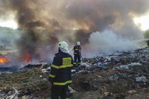 Požár skládky způsobilo samovznícení, požářiště hlídalo 12 hasičů