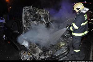 V Praze v noci opět hořela osobní auta, vznikla škoda přes 800 tisíc