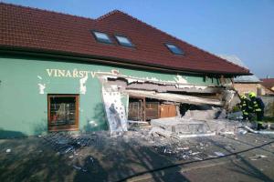 Vínečko vyletělo oknem. Exploze zničila vinařství v Perné