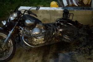 V Rudolfově hořela motorka. Yamaha zapálila i stodolu a škoda nebyla malá