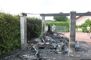 Letošní dovolená v karavanu se konat bohužel nebude. Shořel na popel