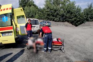 Hasiči a zaměstnanci sýpky zachraňovali na Opavsku muže zasypaného obilím