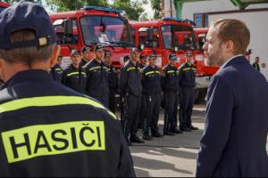 Oheň hranice nectí. Hasiči vyrazili na pomoc Řecku Oheň hranice nectí. Hasiči vyrazili na pomoc Řecku