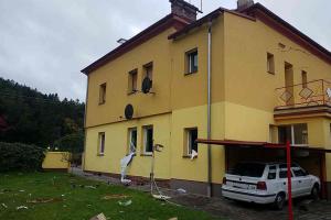 Zkažený víkend. Exploze plynu v domě v Kerharticích zranila dva lidi