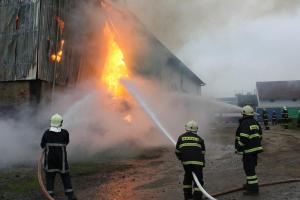 Požár rodinného domu v Moravských Křižánkách za sebou zanechal škodu 2 miliony korun