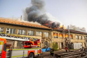 Požár pily a dřevovýroby ve Frýdlantu nad Ostravicí, škoda sedm milionů