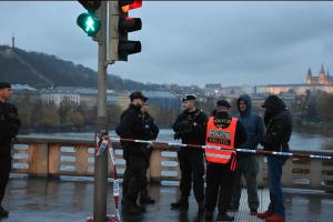 Pražští hledači pokladů zalarmovali policii i hasiče. Nalezli granáty