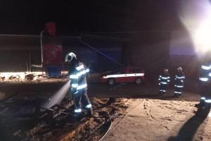 Požár na pile ve Velkém Pěčíně. Hořel dřevěný altán