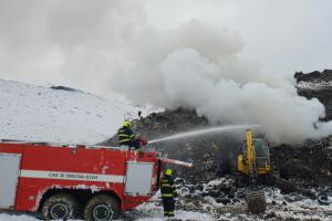 V Činově hořela skládka odpadu. Hasiči byli na místě dva dny