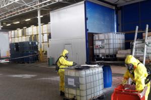 Mladoboleslavští hasiči v zóně Plazy likvidovali únik kyseliny dusičné Mladoboleslavští hasiči v zóně Plazy likvidovali únik kyseliny dusičné