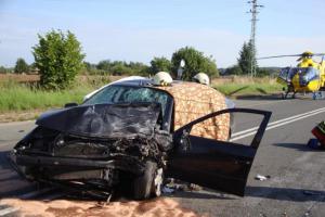 Střet osobáku s dodávkou u Nepasic na Královéhradecku. Jeden z řidičů nepřežil