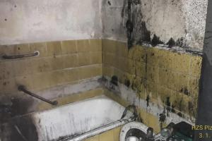 To byla chyba! Svíčka bez dozoru způsobila požár v koupelně