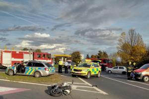 Srážka motocyklu s osobním automobilem u Chlumce