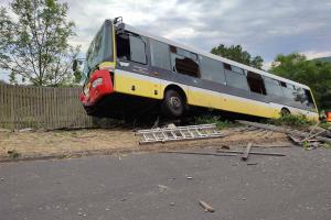 V Litvínově skončil autobus v příkopu