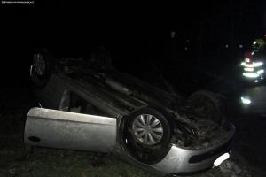 Vozidlo u Kvasic na Kroměřížsku skončilo v příkopu, řidička v nemocnici