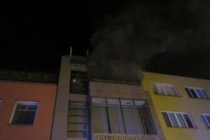 Na požár bytu ve Zlíně upozornili náhodní svědci. Hořelo v pátem patře
