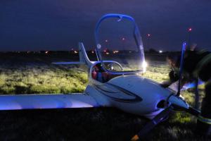 Hasiči asistovali při nouzovém přistání ultralightu. Dobře to dopadlo
