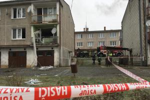 V Drahotíně výbuch plynu zničil bytovku, dvě osoby byly zraněny