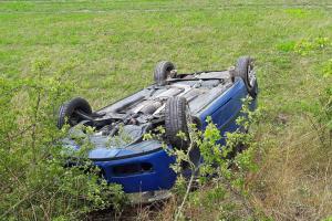 Skončil u Velkého Meziříčí. Převrátil auto na střechu a sobě život