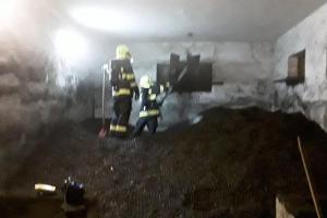 V Litoměřicích uhlí hořelo, kde nemělo. Sklep plný hasičů