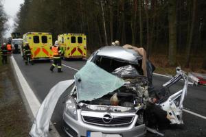 Smutek na Jindřichohradecku: Po střetu osobáku s kamionem jeden mrtvý a čtyři zranění