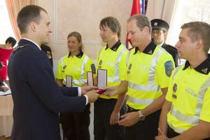 Ocenění pro pražské policisty, hasiče a městské strážníky. Po zásluze za zásluhy Ocenění pro pražské policisty, hasiče a městské strážníky. Po zásluze za zásluhy
