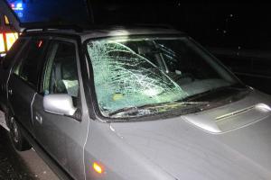 Hodně špatný začátek dne. Chodce srazilo auto, skončil v nemocnici