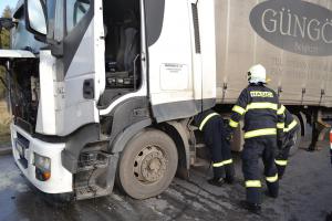 Kamion limonády zákazníkům nedovezl, vadný kabel mu zapálil motor