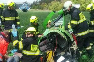 Na Blanensku se blízko letiště zřítil vírník, pilot se těžce zranil