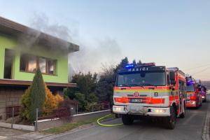 Požár v kotelně domu v Bílovci. Zraněn jeden člověk (VIDEO)
