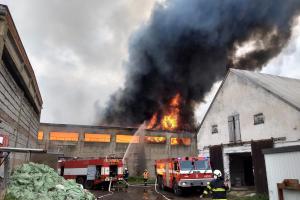 Na hale plné sena hodoval hladový požár. Nic po sobě nenechal