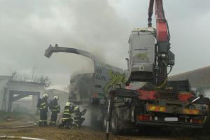 Po požáru štěpkovače zůstala nepoškozená pouze hydraulická ruka