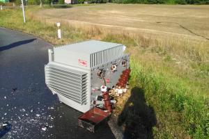 Elektrické napětí regulovat nebude. Transformátor z náklaďáku spadl