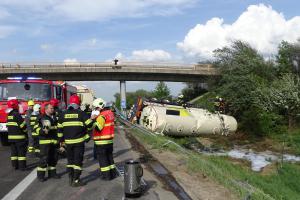 Zlínští hasiči zasahovali u tragické nehody kamionu na Slovensku
