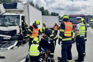 Hasiči vyprostili řidiče po nehodě na Pražském okruhu