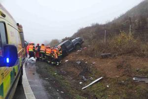 Při rychlé jízdě na D1 zranil sebe, ale i policisty